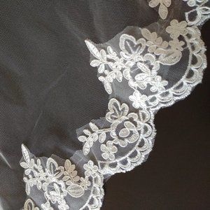 Shorter lace veil